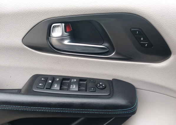 Chrysler Pacifica cena 139000 przebieg: 60327, rok produkcji 2021 z Białystok małe 667